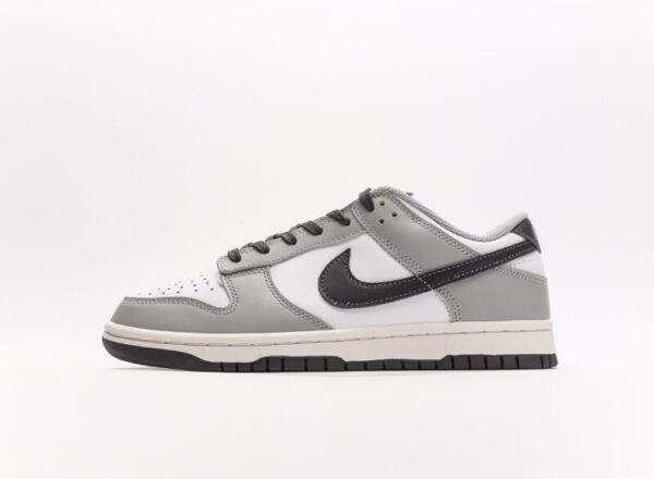 Nike SB Dunk Low “Light Smoke Grey“