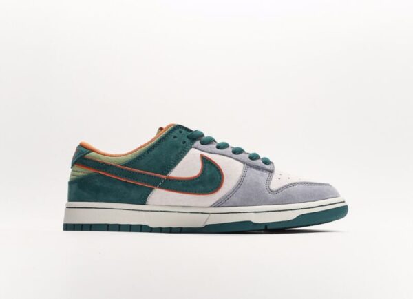 Nike Sb Dunk Low X Otomo Katsuhiro - Image 2