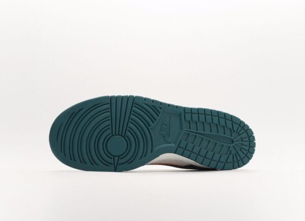 Nike Sb Dunk Low X Otomo Katsuhiro - Image 4