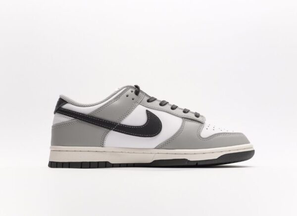 Nike SB Dunk Low “Light Smoke Grey“ - Image 2
