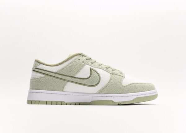 Nike SB Dunk Low SE 'Fleece - Image 2