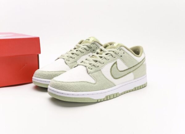 Nike SB Dunk Low SE 'Fleece - Image 6