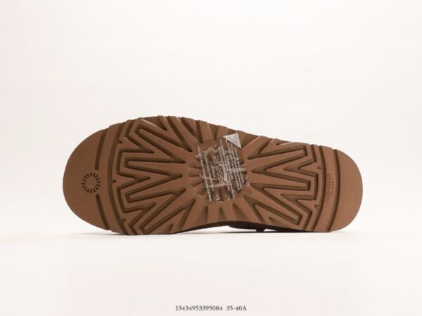 UGG® Classic Ultra Mini Platform Boot (Wmns) - Image 4