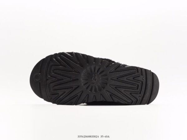 UGG® Classic Ultra Mini Fluff (Wmns) Black - Image 4